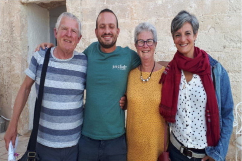 Pietro con ospiti e team